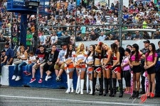 [포뮬러 D 5편] 한국타이어 모델 3명 인터뷰 “수동 운전은 기본 아녜요?”