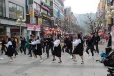 도심 속 `한글 사랑` 플래시몹 눈길