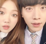 치즈인더트랩 이성경, 서강준과 밀착 다정샷 연인포스 물씬 “첫 방송 많이 사랑해주세요”