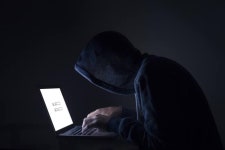 PC방 컴퓨터 60% 좀비 만들어...인터넷 사기 도박
