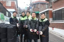 한국후지제록스, 은평 산새마을서 `사랑의 연탄 배달` 봉사