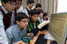 중학교 자유학기제 본격 시행, 갈 길 먼 SW교육
