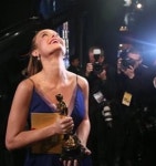 룸 브리 라슨, 오스카 여우주연상 수상 ‘감격’