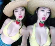 [ET-SNS] 설리, 뽀얀 흰 피부 드러낸 비키니 몸매 공개 시선강탈