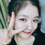 김유정, 뽀얀 아기피부에 깜찍함 장착하고 오빠팬들 마음 홀리기?...“달콤한 하루 보내세요”