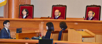 [월욘논단]내수 흔들리는 게임업계, 실효 없는 규제 완화해야