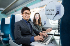 연말 모든 KTX 좌석, 휴대폰·노트북PC 충전 가능해진다