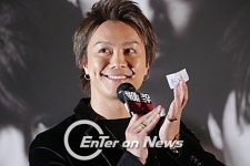 [ON포토] 타카히로, 카리스마 뒤에 반전 귀여운 미소