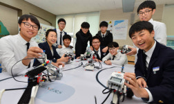 [SW현장속으로, GO!]부산 동신중, 즐거운 SW놀이터에서