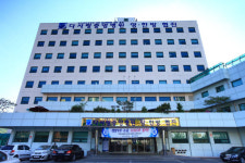 [강소병원 생존방안을 묻다]<7>김석산 다사랑중앙병원장 600만 알코올 의존증 환자, 마음까지 아우를 것