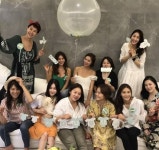 황정음 득남 전 베이비샤워 화제..변정수부터 황석정 까지