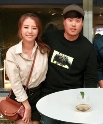 류현진 배지현, 달달한 LA데이트 포착...예비부부의 행복한 미소