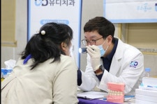 유디치과, 장애인 구강건강증진 위해 100개의 구강관리용품과 관리지침서 제공