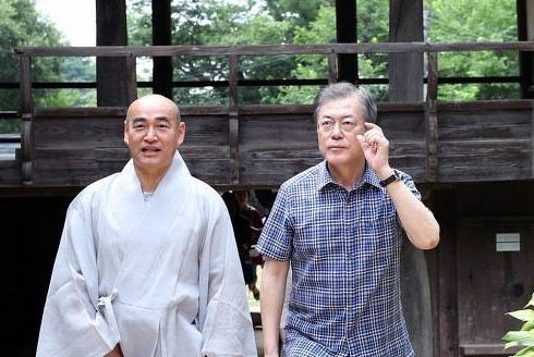 여름 휴가 첫날, 윤석열 대통령이 통영중앙시장 방문해 상인 격려 및 폭염 대책 점검