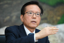 [데스크가 만났습니다]김기준 경기도경제과학진흥원장 혁신성장 촉진자 될 것