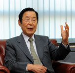 [인사이트]김정식 대덕전자 회장, 서울대에 500억 쾌척…AI 기술 연구 지원