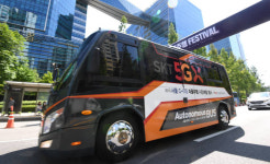 국내 최초 SKT 5G·V2X 융합 자율주행차량, 상암동 달리다