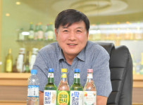 [데스크가만났습니다]최재호 무학 회장창립 90주년 맞아 새도약...국내 넘어 세계시장 도전