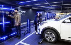 이마트는 이제 전기차 충전소...점포 10곳 중 7곳에 충전기 500기 설치