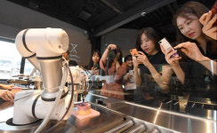 이젠, 로봇 카페 카페봇에서 커피한잔해요