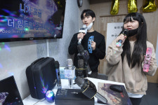 로얄노래소리방 | 블루투스 마이크로 노래방 분위기 연출