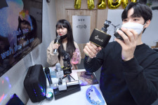 로얄노래소리방 | 블루투스 마이크로 노래방 분위기 연출
