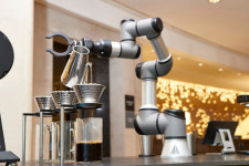 워커힐 호텔, 로봇 바리스타가 내린 커피 제공