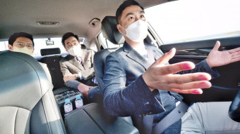 이낙연 전 대표, 카카오 자율주행차 탑승 체험