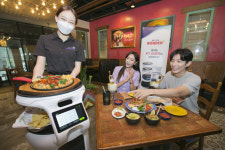 KT AI 서빙로봇 온더보더 매장에 도입