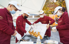 교촌치킨, 임직원 치킨 나눔 행사 실시...연말, 온정 더해요