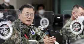 文, 연말 백령도 깜짝 방문...천암한 용사에 묵념·해병대 장병 격려