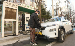 120년째 통화중, 공중전화부스는 진화중