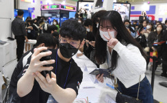 [사진으로 보는 WIS 2022]WIS 전시회에 깜짝 등장한 KT 프로게임단