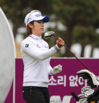 [포토]이기쁨, 아침 일찍 출발해요