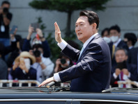 [윤석열 대통령 취임] 윤석열 대통령 숨가쁜 취임 첫날, 용산 집무실에서 축하사절단과 환담