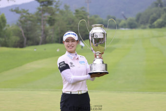 [포토]박민지, 연장전에서 박지영 누르고 시즌 3승