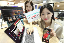 스마트폰 연결하면 노트북 변신...KT 무선플립북 출시