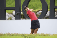 [포토]윤이나, 완벽한 자세로 티샷해요