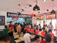 해외진출 가속 내는 롯데GRS 롯데리아 라오스 5호점 오픈