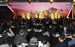 창간40주년 기념식, 하모나이즈가 특별공연