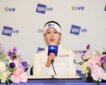 [포토]유효주, 두산건설 We've 골프단과 열심히 할게요