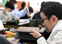 [에듀플러스]에듀테크 교육현장을 찾아서…신석초, AI펭톡 영어수업 재미있고 신나요