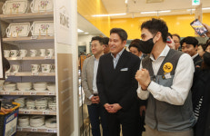 이마트 연수점 찾은 정용진 “공간 혁신이 오프라인의 미래”