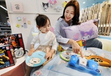 홈플러스, 키덜트 겨냥 캐릭터 상품 인기...산리오 침구 매출 181%↑