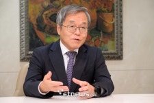 [데스크가 만났습니다]서정선 마크로젠 회장 “모두에게 유전자 설계도 제공…정밀의학·질병예방 가능”