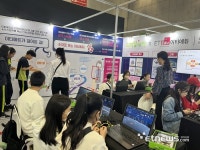 [에듀플러스]SW교육 페스티벌 디지털새싹존 내 이티에듀 체험교육 부스 인기 만점…“드론과 로봇자동차 직접 조정해 재밌어요”