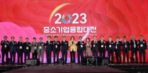 강승구 케이원전자 대표·김일환 올소테크 대표, 2023 中企 융합대전 산업훈장 수상