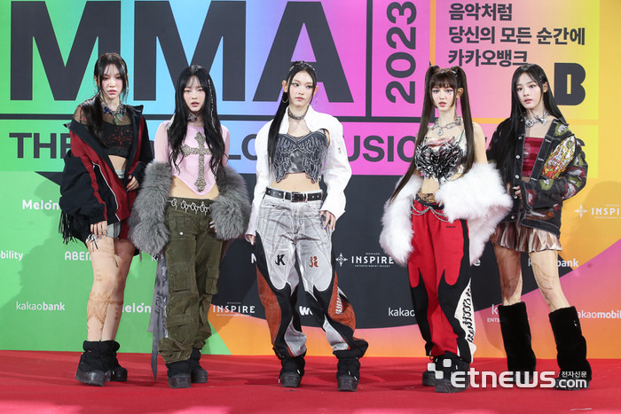 KGMA 2024, 대상 수상으로 2관왕을 차지한 뉴진스, 팬들에 감사 인사 전해.