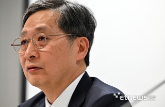 취재진 질문에 답하는 윤영빈 우주항공청장 내정자