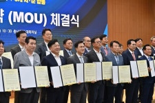 충남도, 자동차 부품 등 15개 기업과 7년간 3600억 설비투자 협약 체결